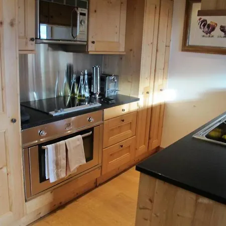 4 Bedrooms Closed To The Centre Apartment *